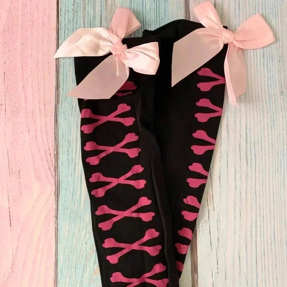 Bones and bow knee high stockings - Picture 4 of 5